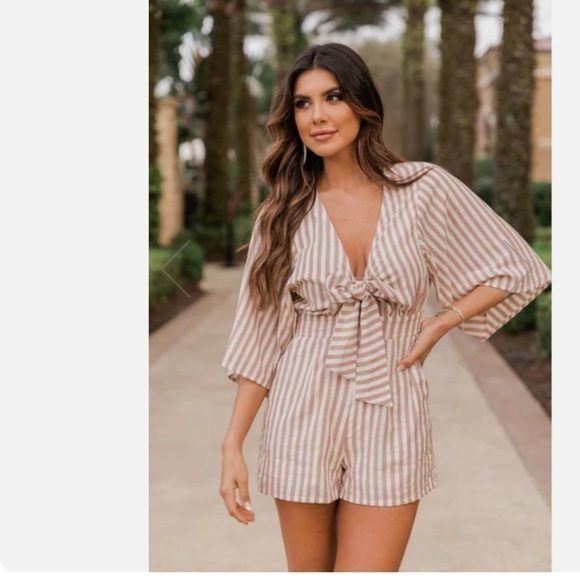 Flawless Kimono Sleeves Cut Out Striped Romper Size Medium - Picture 1 of 6